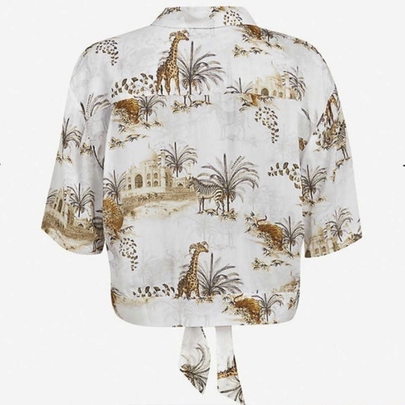 ALLSAINTS Shortsleeved Crop Top with tie front design. Montessori mom zoo outfit - Picture 8 of 10